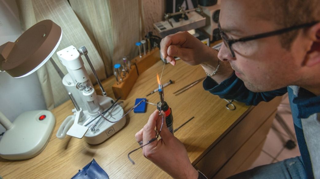 Atelier réparation lunettes - SAV Gravelines Optique